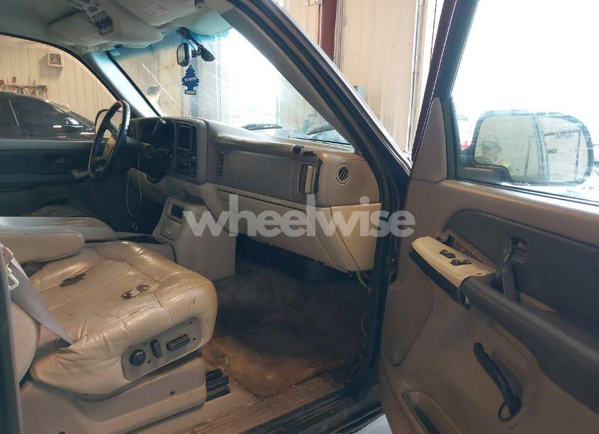 Photo 5 of 2000 Chevrolet Suburban 1500 LT (VIN 3GNFK16TXYG151521)
