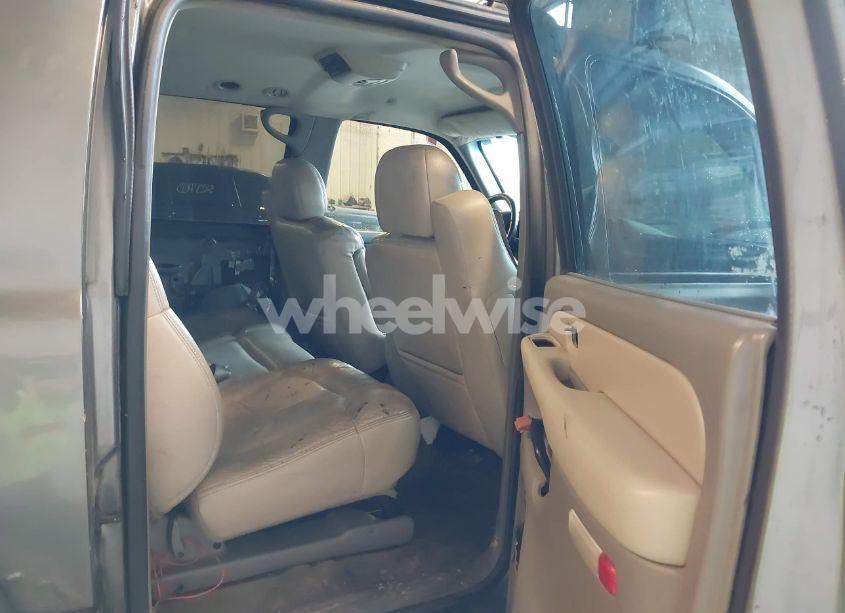 Photo 8 of 2000 Chevrolet Suburban 1500 LT (VIN 3GNFK16TXYG151521)