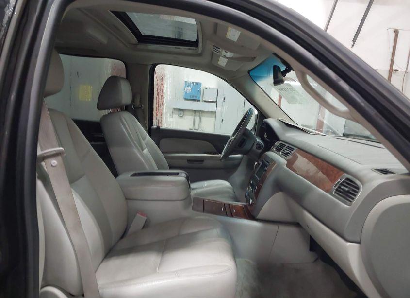 Photo 5 of 2007 Chevrolet Suburban 1500 LTZ (VIN 3GNFK16Y97G297287)