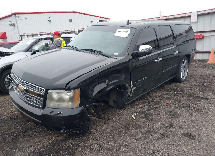 Photo 2 of 2008 Chevrolet Suburban 1500 LTZ (VIN 3GNFK16YX8G210871)