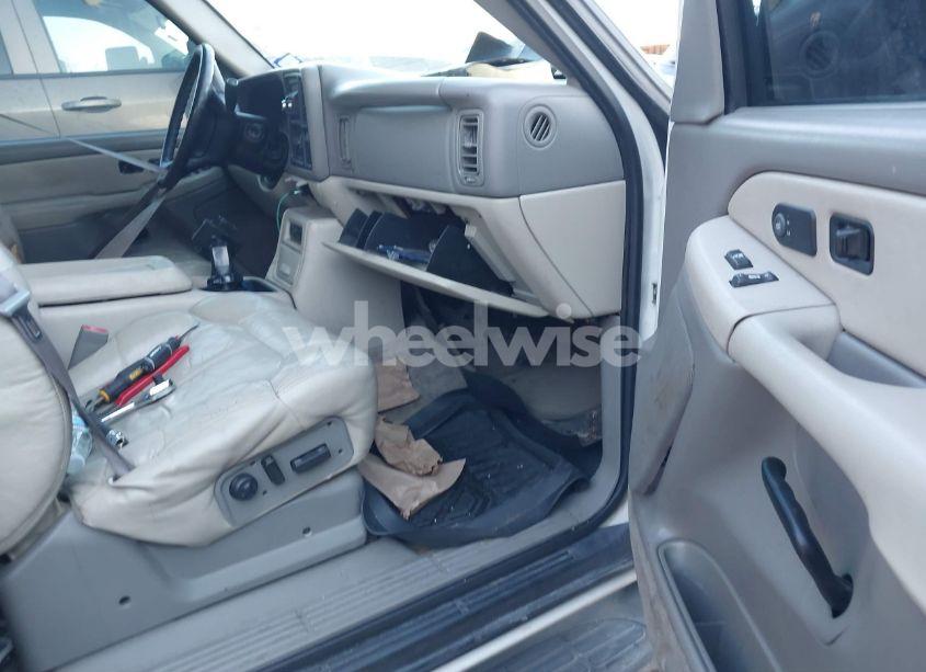 Photo 5 of 2002 Chevrolet Suburban 1500 LT (VIN 3GNFK16Z02G225380)