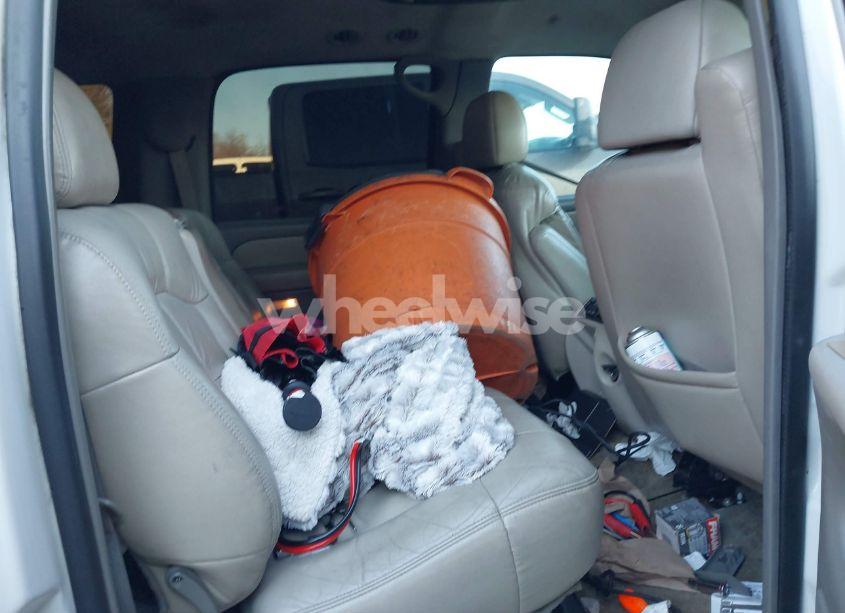 Photo 8 of 2002 Chevrolet Suburban 1500 LT (VIN 3GNFK16Z02G225380)