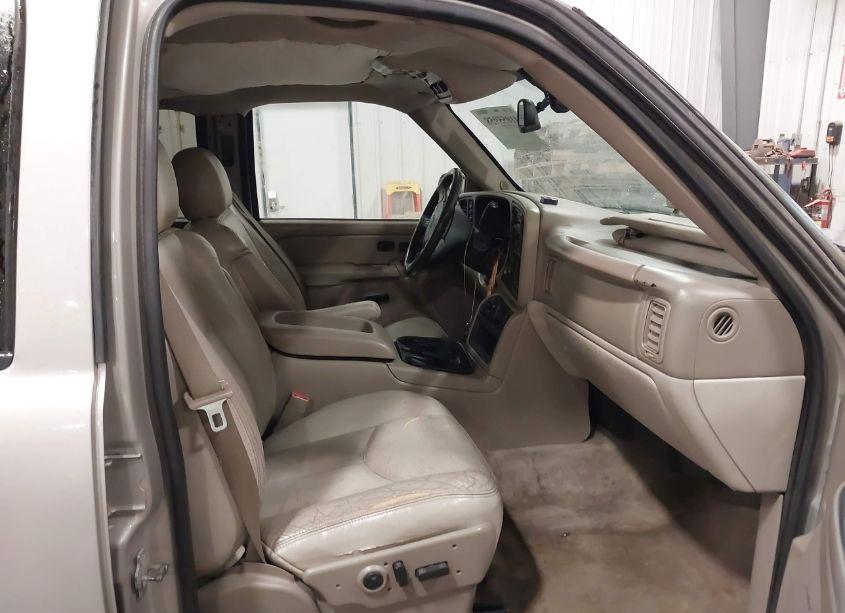 Photo 5 of 2004 Chevrolet Suburban 1500 Z71 (VIN 3GNFK16Z04G243557)