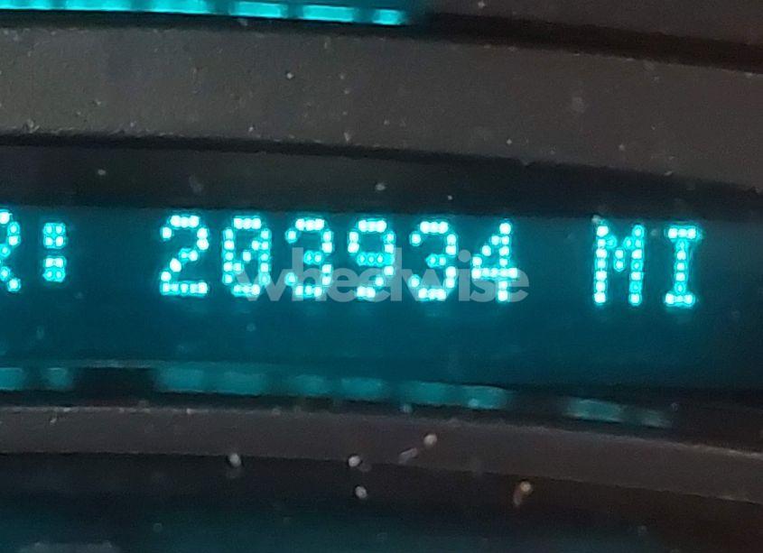 Photo 15 of 2004 Chevrolet Suburban 1500 LT (VIN 3GNFK16Z04G246748)