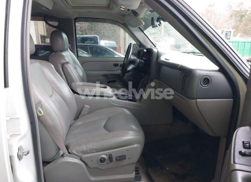 Photo 5 of 2005 Chevrolet Suburban 1500 Z71 (VIN 3GNFK16Z05G106605)