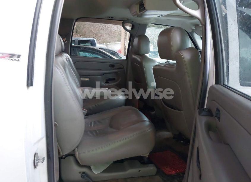 Photo 8 of 2005 Chevrolet Suburban 1500 Z71 (VIN 3GNFK16Z05G106605)