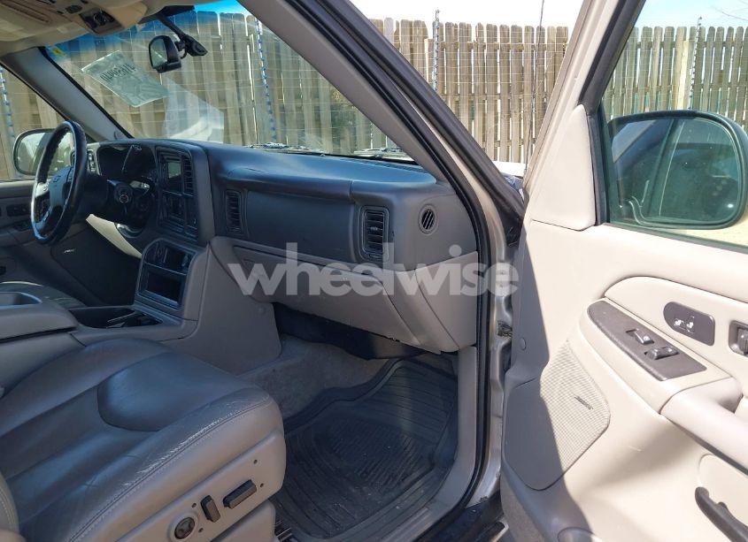 Photo 5 of 2005 Chevrolet Suburban 1500 LT (VIN 3GNFK16Z05G287480)