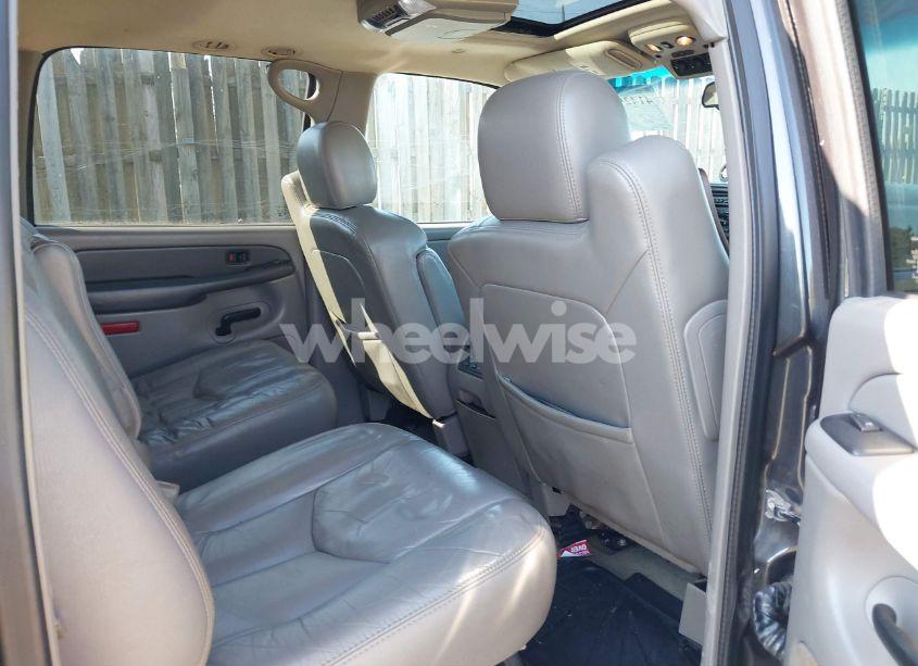 Photo 8 of 2004 Chevrolet Suburban 1500 LT (VIN 3GNFK16Z14G110063)