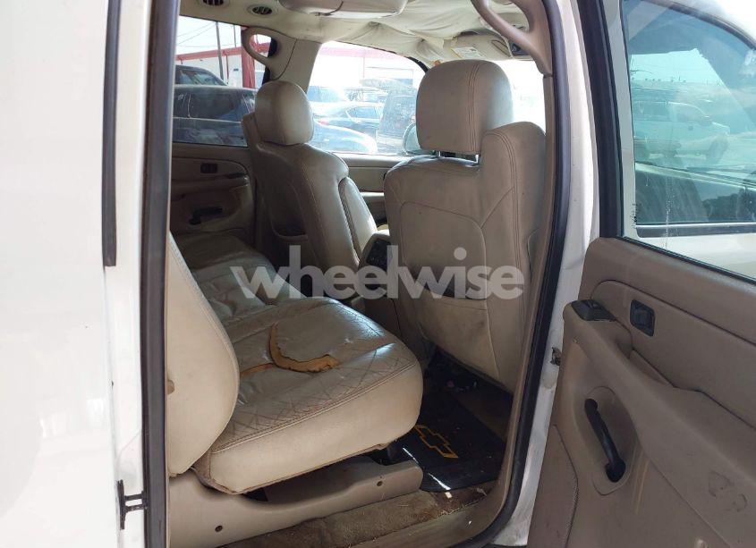 Photo 8 of 2004 Chevrolet Suburban 1500 Z71 (VIN 3GNFK16Z14G174393)