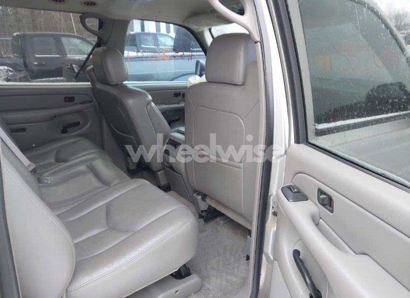 Photo 8 of 2004 Chevrolet Suburban 1500 Z71 (VIN 3GNFK16Z14G237332)