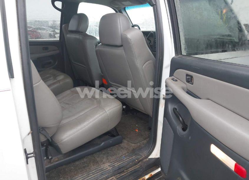 Photo 8 of 2002 Chevrolet Suburban 1500 LT (VIN 3GNFK16Z22G341955)