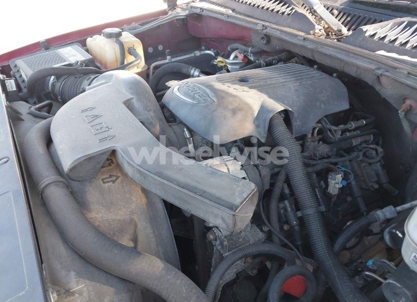 Photo 10 of 2004 Chevrolet Suburban 1500 LT (VIN 3GNFK16Z24G247948)