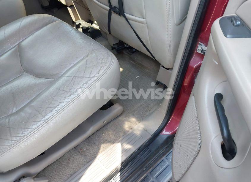 Photo 8 of 2004 Chevrolet Suburban 1500 LT (VIN 3GNFK16Z24G247948)