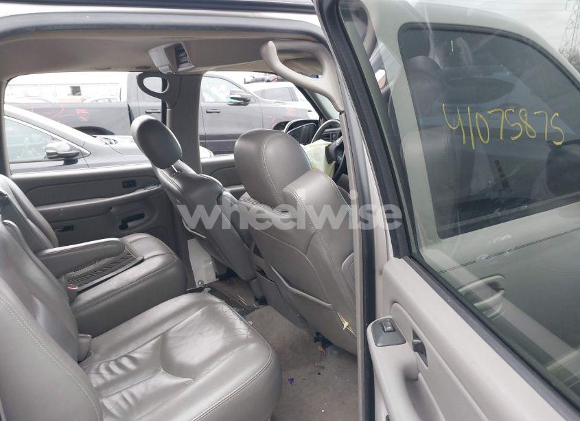 Photo 8 of 2005 Chevrolet Suburban 1500 LT (VIN 3GNFK16Z25G152985)