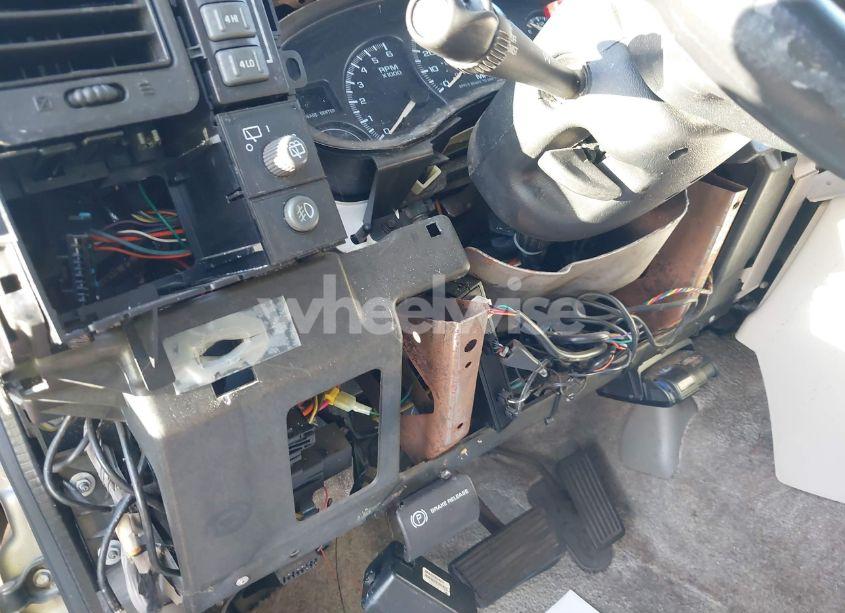 Photo 17 of 2002 Chevrolet Suburban 1500 LT (VIN 3GNFK16Z32G173307)