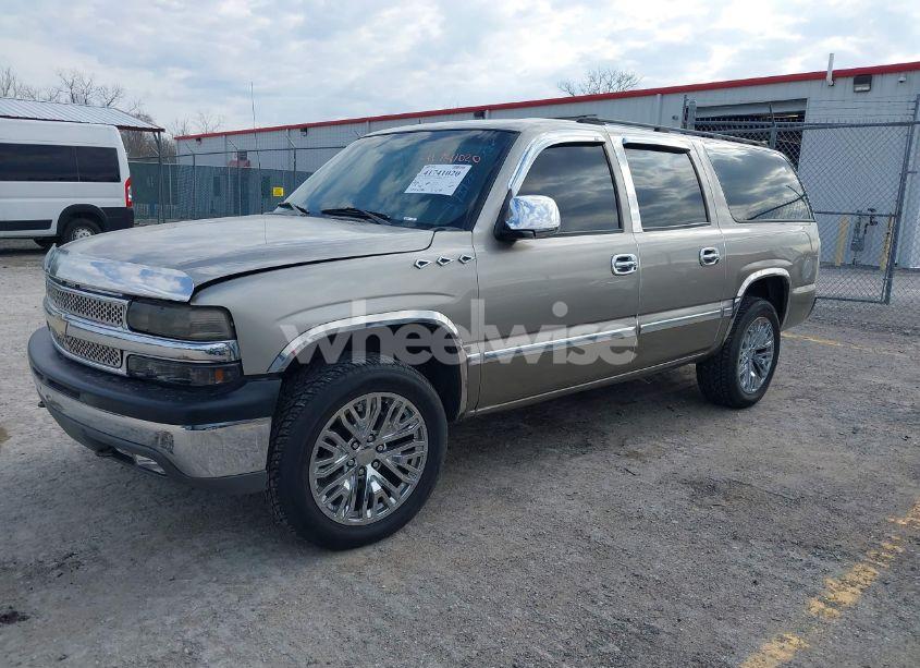 Photo 2 of 2003 Chevrolet Suburban 1500 LS (VIN 3GNFK16Z33G170733)