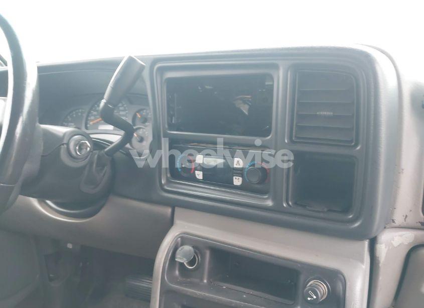 Photo 6 of 2003 Chevrolet Suburban 1500 LT (VIN 3GNFK16Z33G213287)