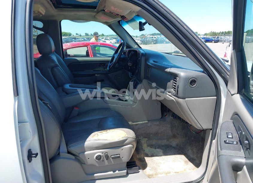 Photo 5 of 2003 Chevrolet Suburban 1500 Z71 (VIN 3GNFK16Z33G308805)