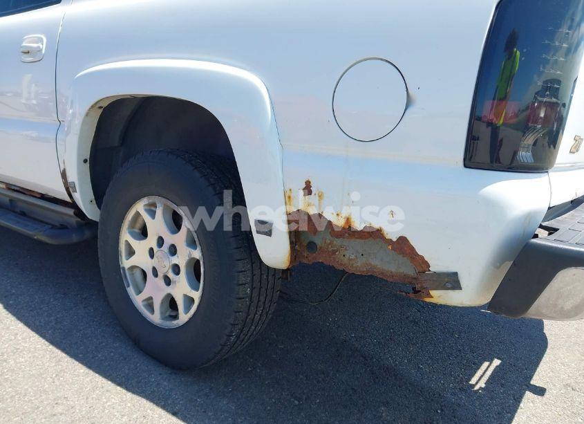 Photo 6 of 2003 Chevrolet Suburban 1500 Z71 (VIN 3GNFK16Z33G308805)