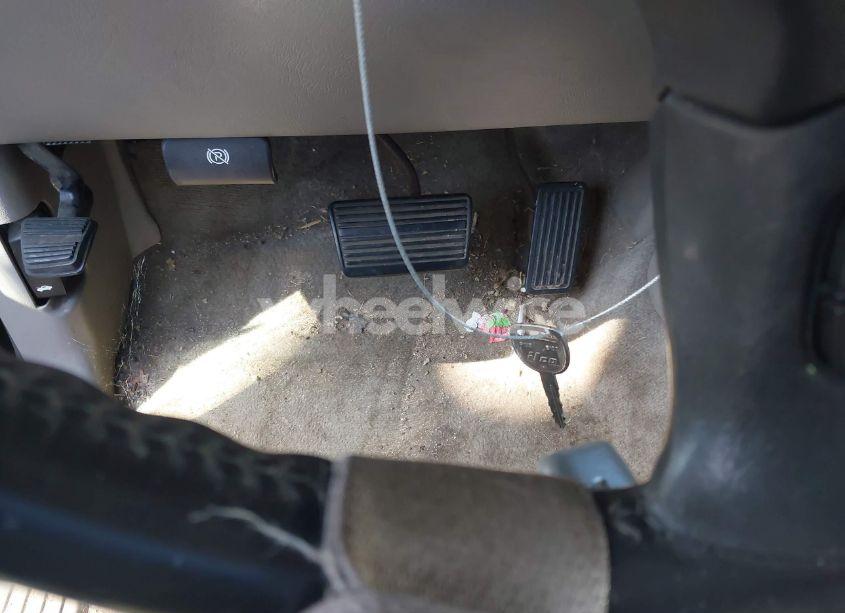 Photo 11 of 2004 Chevrolet Suburban 1500 LT (VIN 3GNFK16Z34G298648)