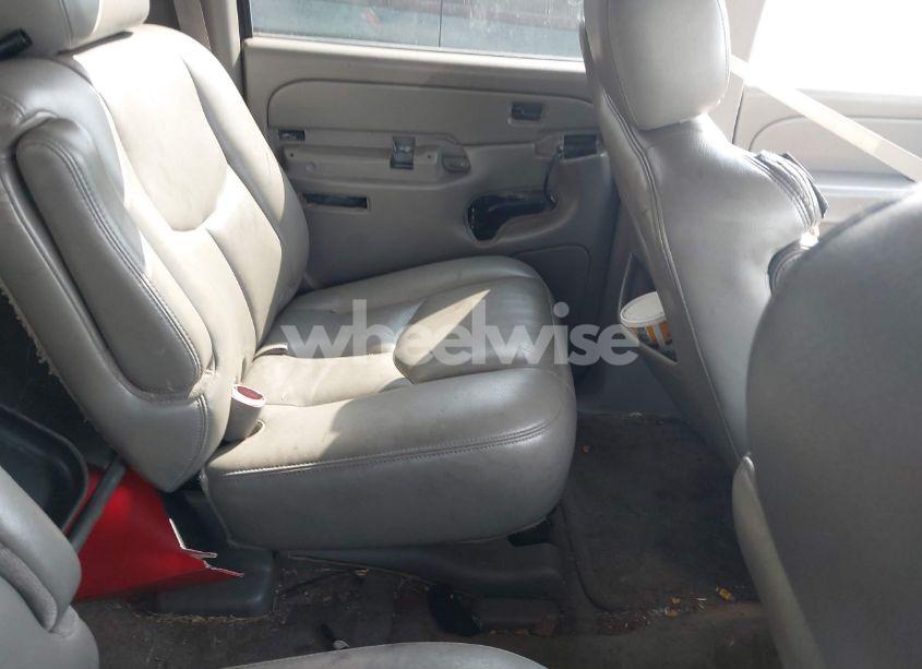 Photo 8 of 2004 Chevrolet Suburban 1500 LT (VIN 3GNFK16Z34G298648)