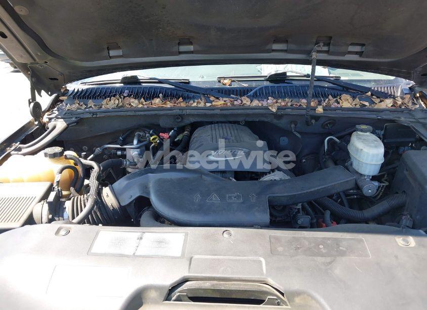 Photo 10 of 2005 Chevrolet Suburban 1500 LT (VIN 3GNFK16Z35G126718)