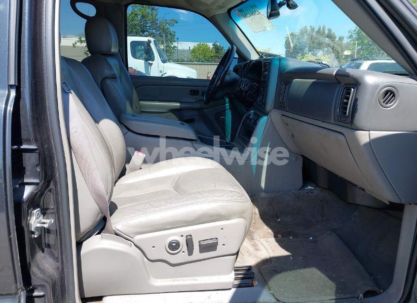 Photo 5 of 2005 Chevrolet Suburban 1500 LT (VIN 3GNFK16Z35G126718)