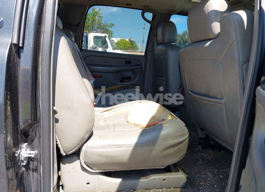 Photo 8 of 2005 Chevrolet Suburban 1500 LT (VIN 3GNFK16Z35G126718)