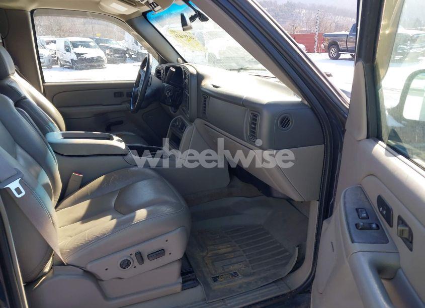 Photo 5 of 2005 Chevrolet Suburban 1500 LT (VIN 3GNFK16Z35G218833)