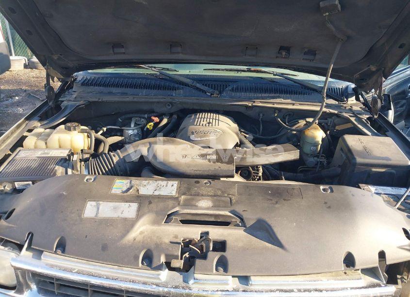 Photo 10 of 2002 Chevrolet Suburban 1500 LT (VIN 3GNFK16Z42G199561)