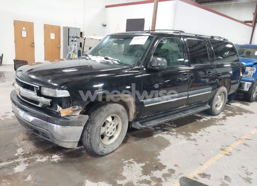 Photo 2 of 2002 Chevrolet Suburban 1500 LT (VIN 3GNFK16Z42G305930)