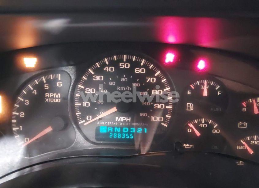 Photo 7 of 2002 Chevrolet Suburban 1500 LT (VIN 3GNFK16Z42G305930)