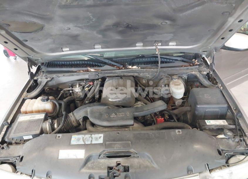 Photo 10 of 2003 Chevrolet Suburban 1500 LT (VIN 3GNFK16Z53G272826)