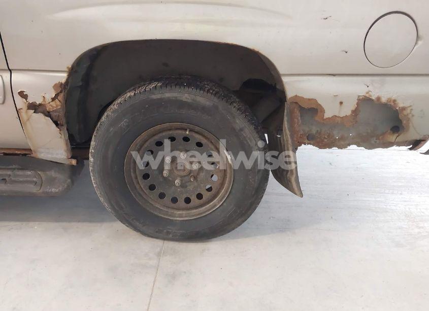 Photo 6 of 2003 Chevrolet Suburban 1500 LT (VIN 3GNFK16Z53G272826)