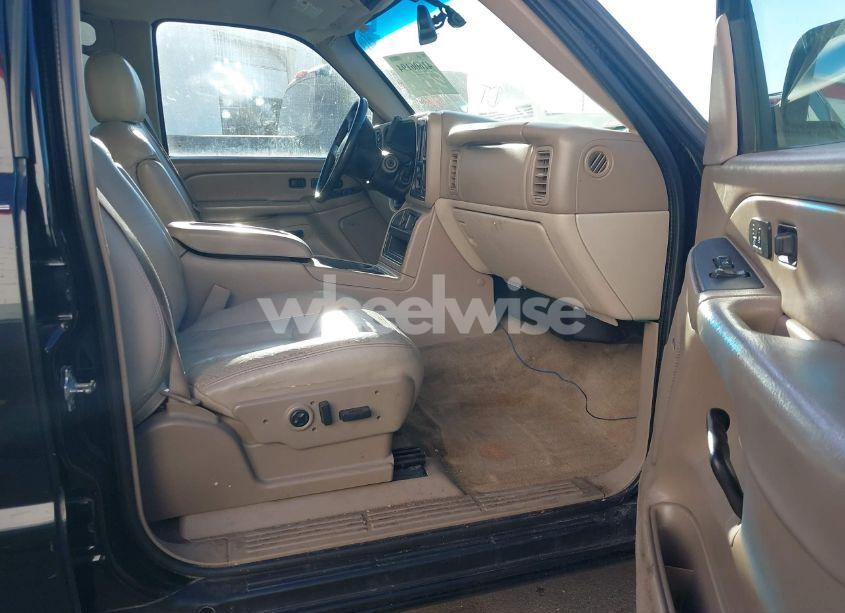 Photo 5 of 2005 Chevrolet Suburban 1500 LT (VIN 3GNFK16Z55G295686)