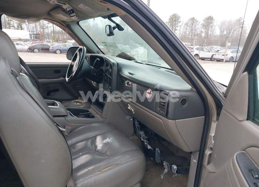 Photo 5 of 2005 Chevrolet Suburban 1500 LS (VIN 3GNFK16Z65G185021)