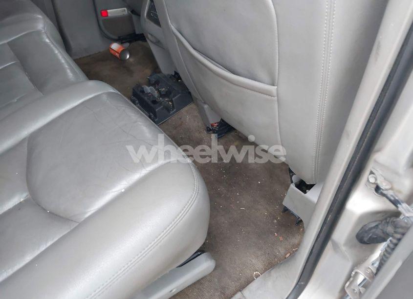 Photo 8 of 2005 Chevrolet Suburban 1500 LS (VIN 3GNFK16Z65G185021)