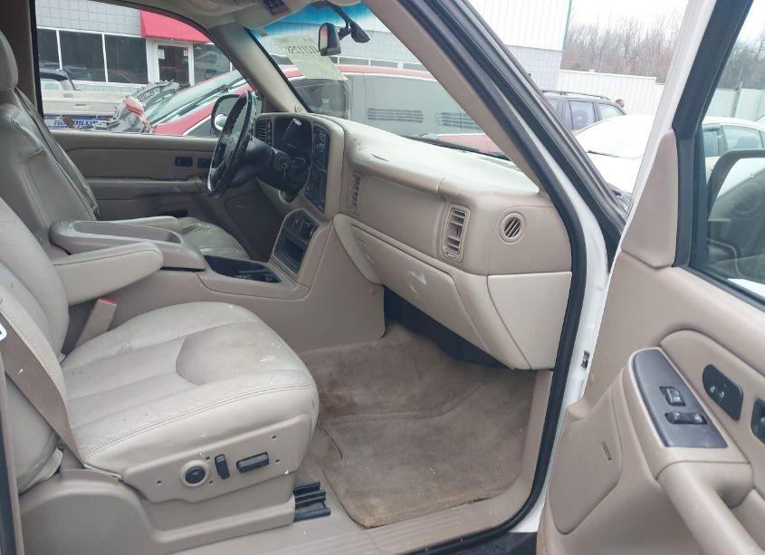 Photo 5 of 2005 Chevrolet Suburban 1500 LT (VIN 3GNFK16Z65G281621)