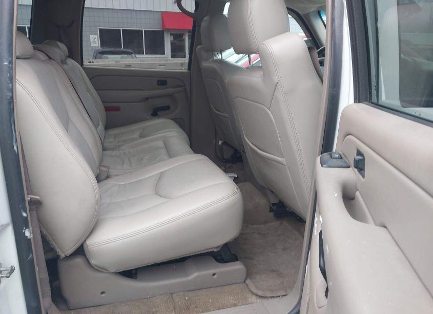 Photo 8 of 2005 Chevrolet Suburban 1500 LT (VIN 3GNFK16Z65G281621)