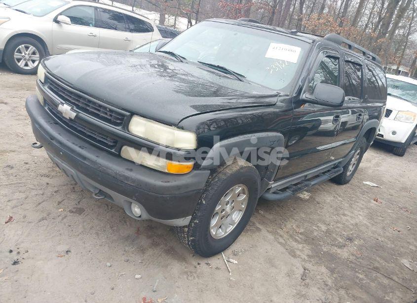 Photo 2 of 2002 Chevrolet Suburban 1500 Z71 (VIN 3GNFK16Z72G334323)