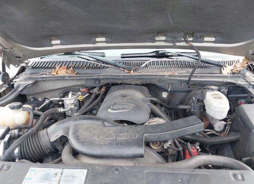 Photo 10 of 2003 Chevrolet Suburban 1500 Z71 (VIN 3GNFK16Z73G102810)