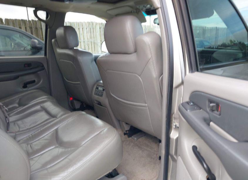 Photo 8 of 2003 Chevrolet Suburban 1500 Z71 (VIN 3GNFK16Z73G102810)