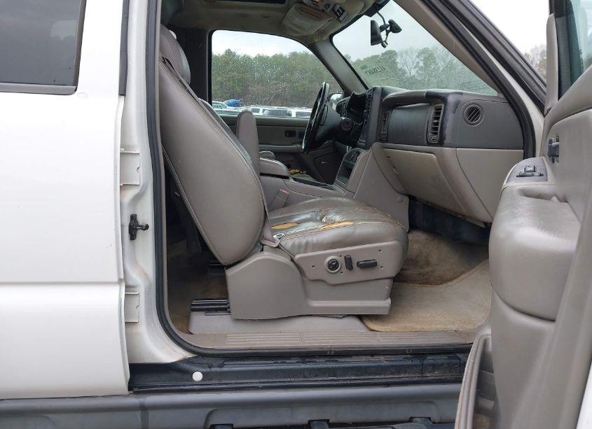 Photo 5 of 2004 Chevrolet Suburban 1500 Z71 (VIN 3GNFK16Z74G154522)