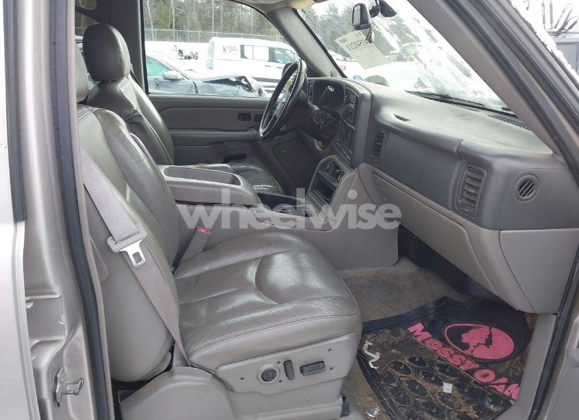 Photo 5 of 2005 Chevrolet Suburban 1500 LT (VIN 3GNFK16Z75G159642)