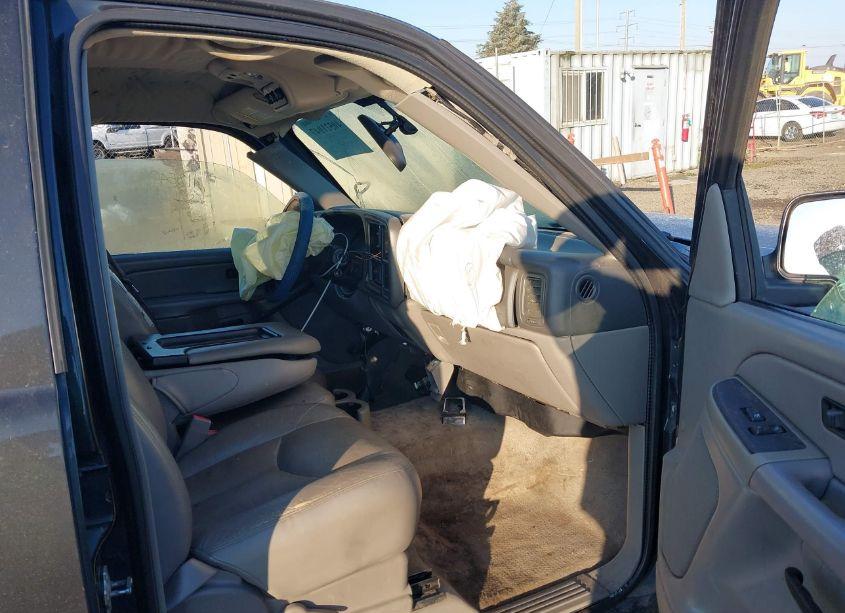 Photo 5 of 2005 Chevrolet Suburban 1500 LS (VIN 3GNFK16Z75G243928)