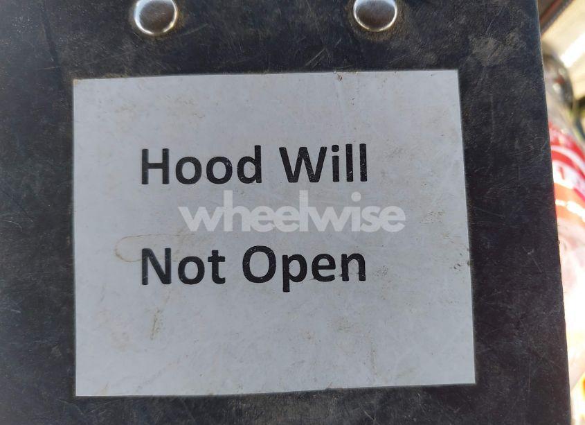 Photo 10 of 2005 Chevrolet Suburban 1500 LT (VIN 3GNFK16Z75G295768)