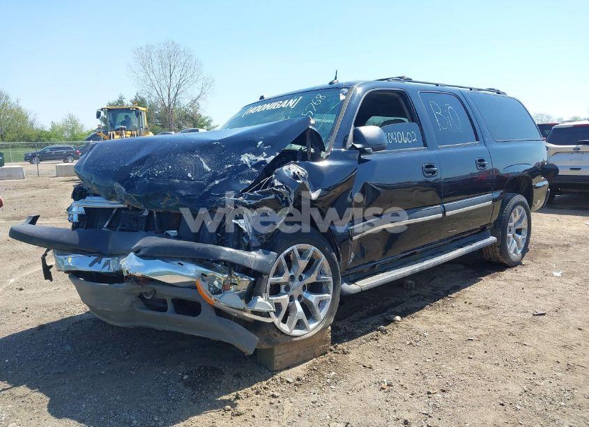 Photo 2 of 2005 Chevrolet Suburban 1500 LT (VIN 3GNFK16Z75G295768)