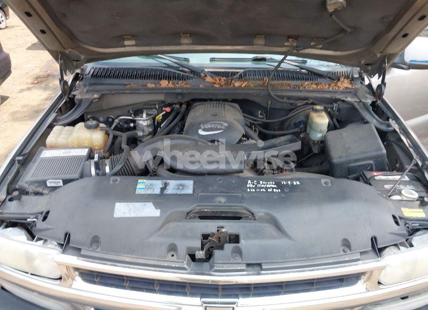 Photo 10 of 2002 Chevrolet Suburban 1500 Z71 (VIN 3GNFK16Z82G209847)