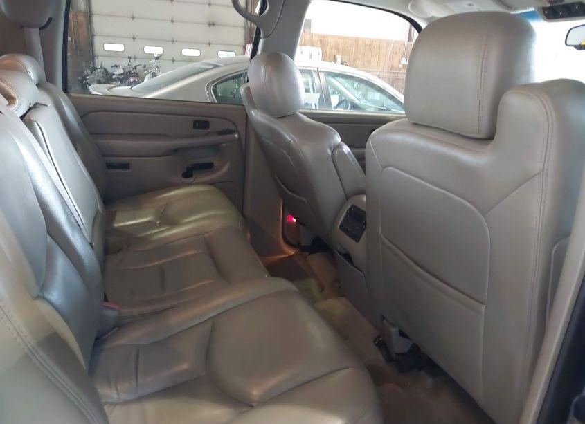 Photo 8 of 2005 Chevrolet Suburban 1500 LT (VIN 3GNFK16Z85G225843)