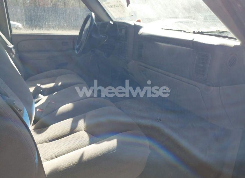 Photo 5 of 2005 Chevrolet Suburban 1500 LS (VIN 3GNFK16Z85G256624)